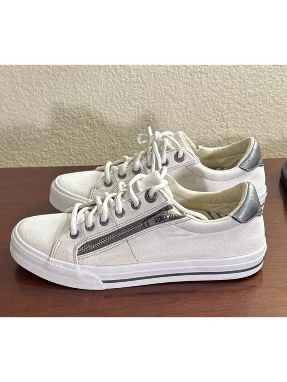 Taos Z Soul Sneakers Women’s 8.5 White Pewter Canvas Side Zip Comfort Shoes NEW
